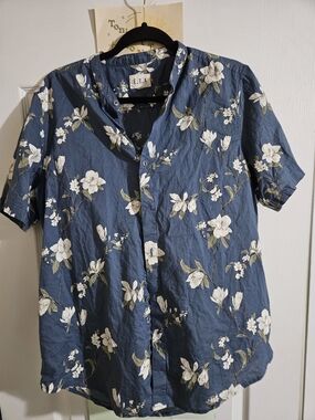 Men's Navy Floral Short-Sleeve Button-Down Shirt